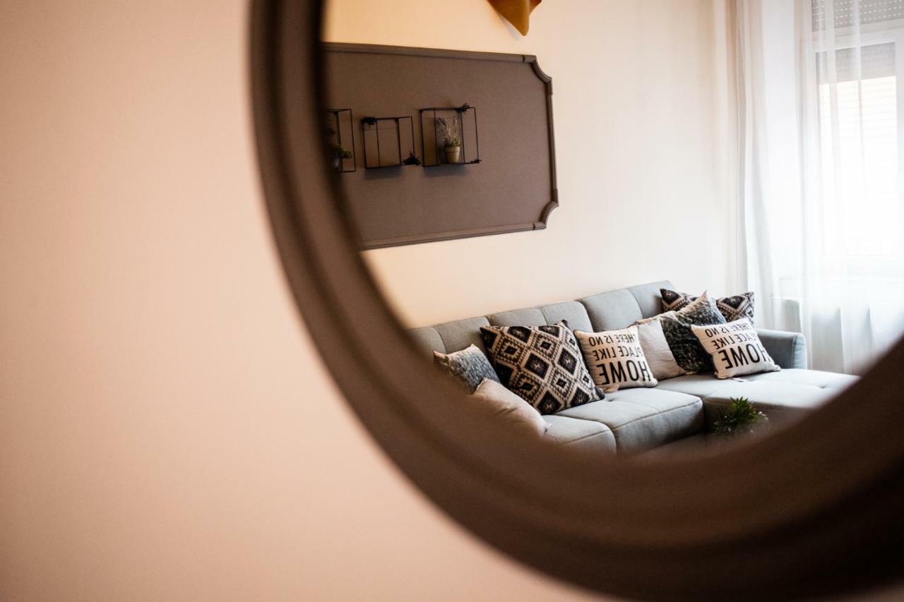 Art Downtown Alecsandri St Luxury Apartment 拉迪亚 外观 照片