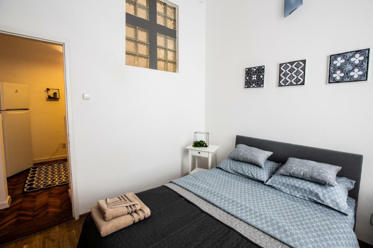 Art Downtown Alecsandri St Luxury Apartment 拉迪亚 外观 照片